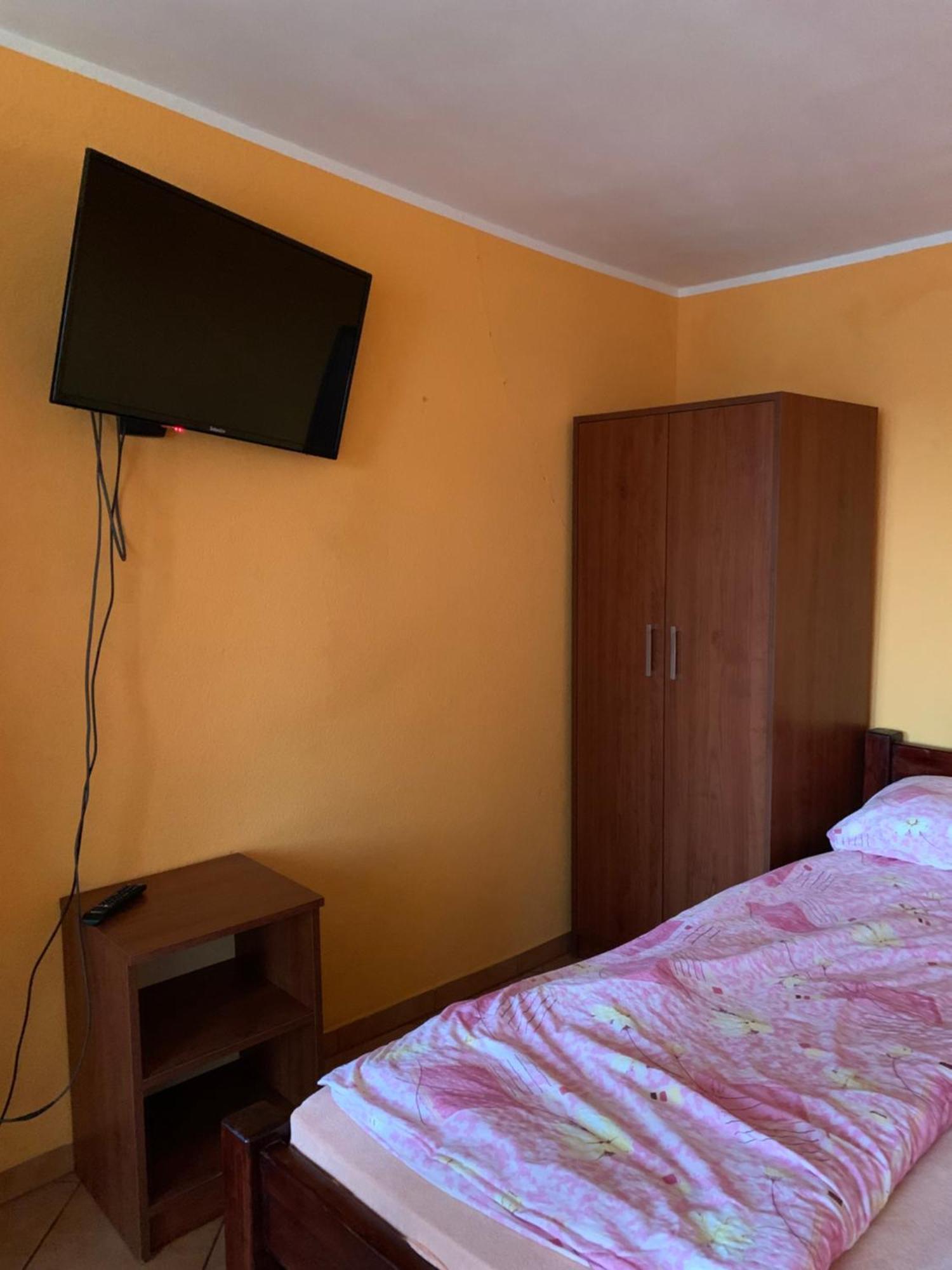 Apartamenty I Pokoje Z Widokiem Na Jezioro Wielewskie Buitenkant foto