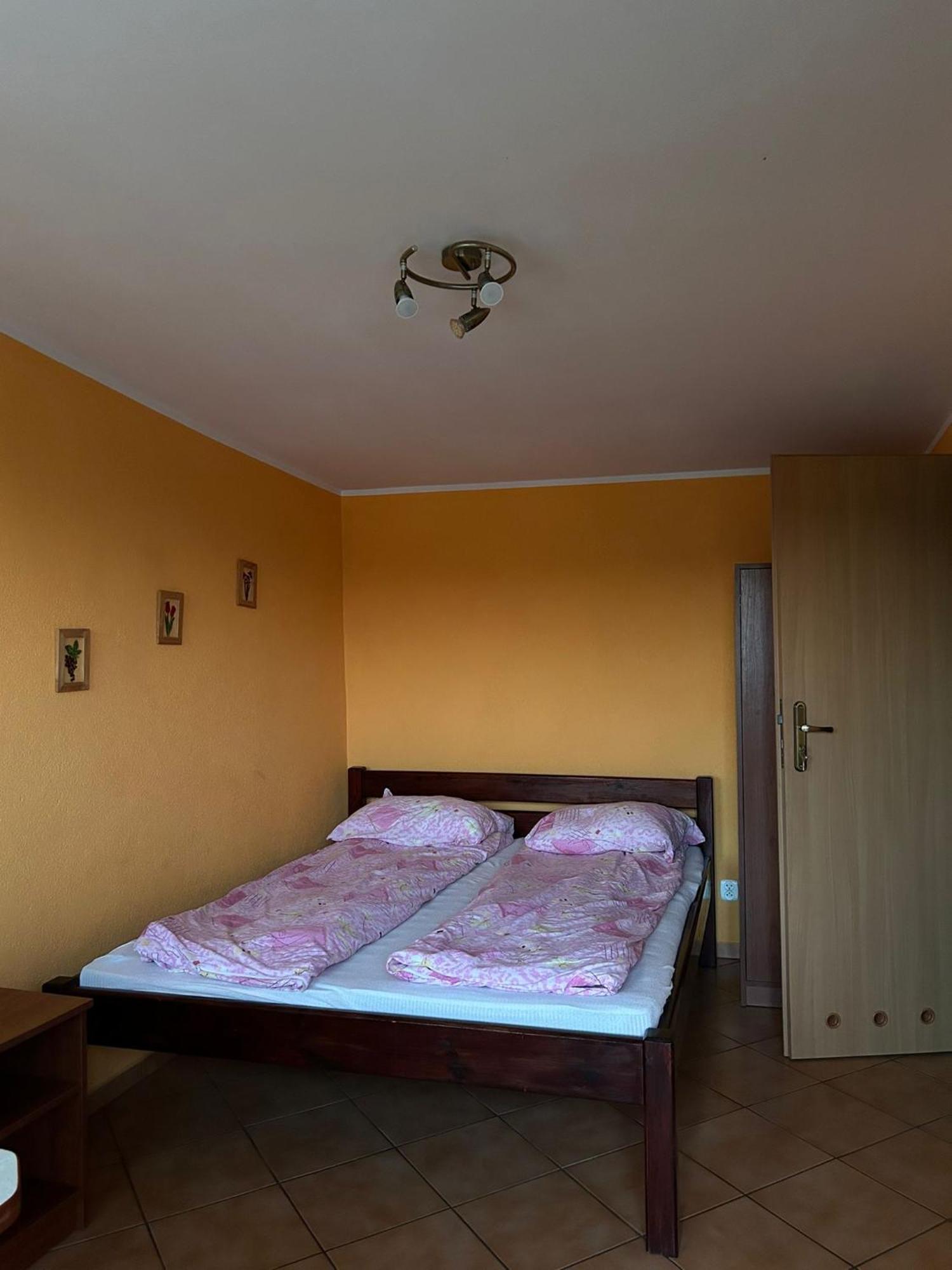 Apartamenty I Pokoje Z Widokiem Na Jezioro Wielewskie Buitenkant foto